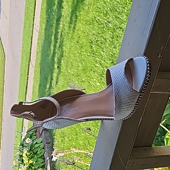 Shoes - Picture 2 of 4